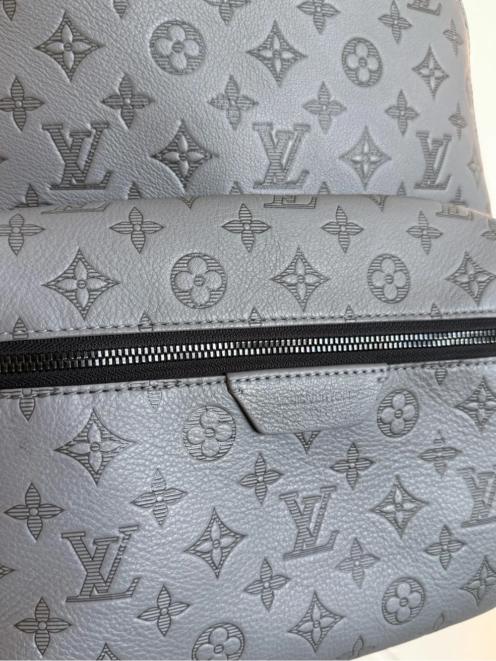 LOUIS VUITTON Discovery Backpack in Grey Monogram Shadow Leather - 💯 AUTHENTIC